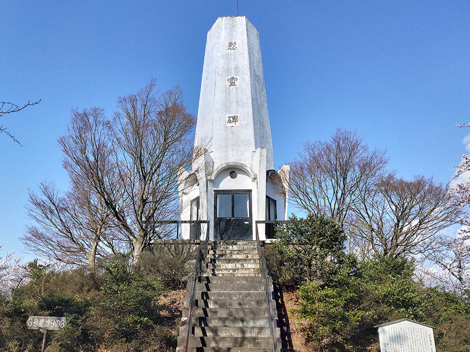 慰霊碑塔（慈母観音）